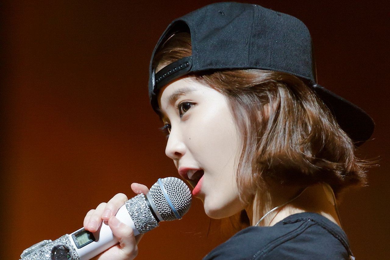 Asian IU Celebrity Korean Women Snapback Microphone Short Hair 1280x852