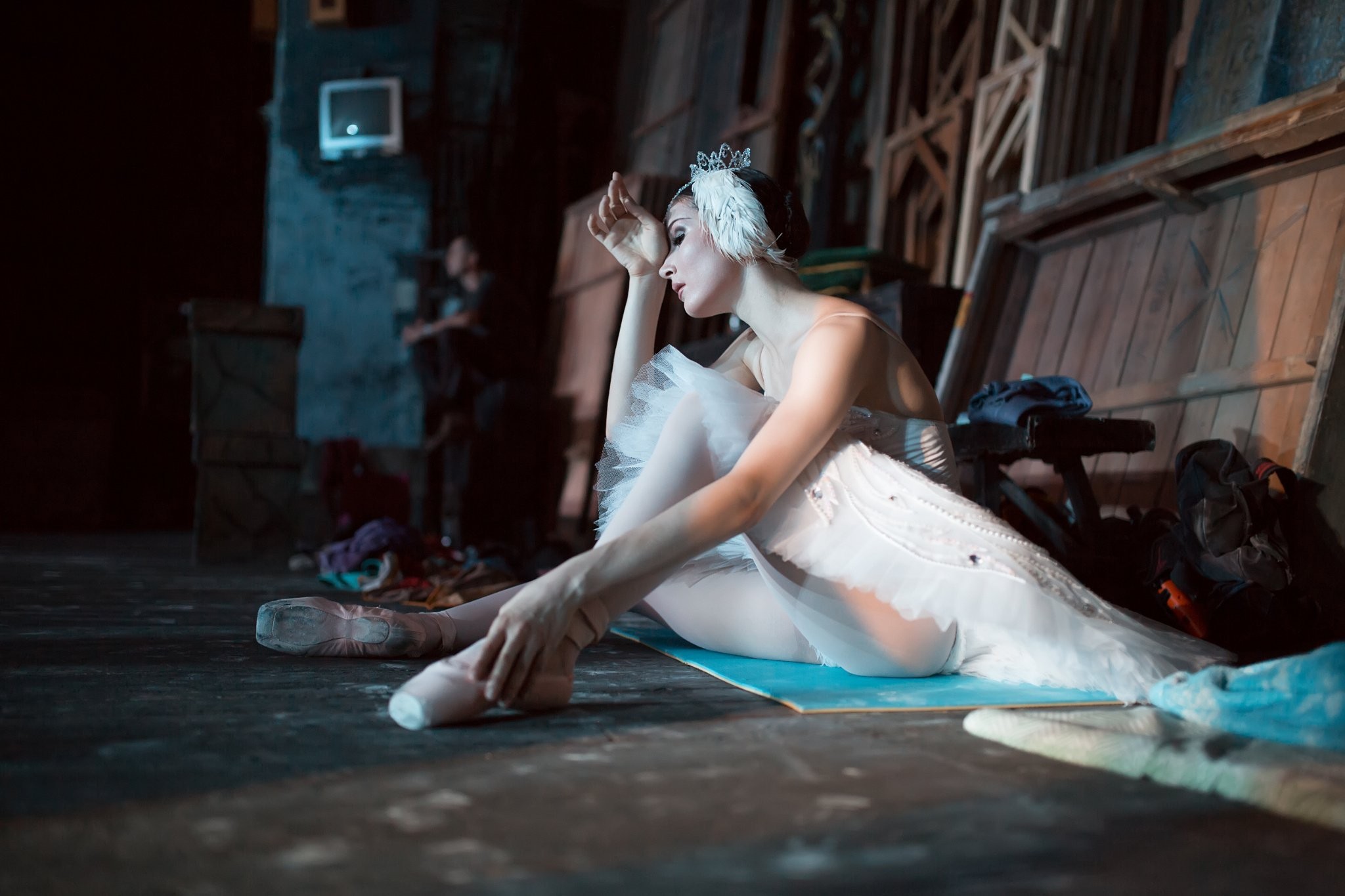 Women Model Brunette Long Hair Ballerina White Dress Sitting On The Floor Wood Men Feathers Rest Bar 2048x1365