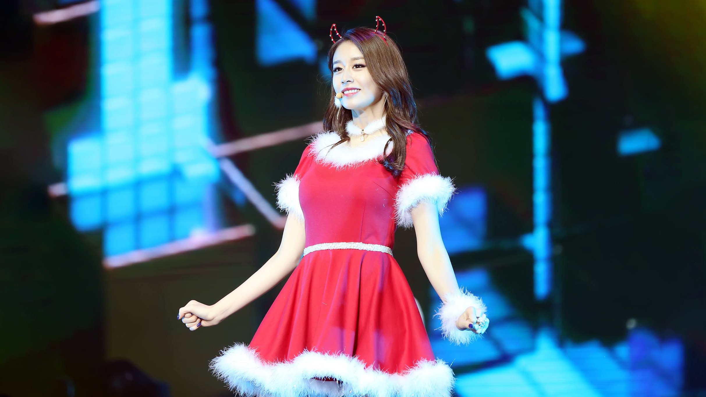 K Pop Jiyeon Women Stage Shots Santa Costume Brunette Long Hair Cyan 2426x1365