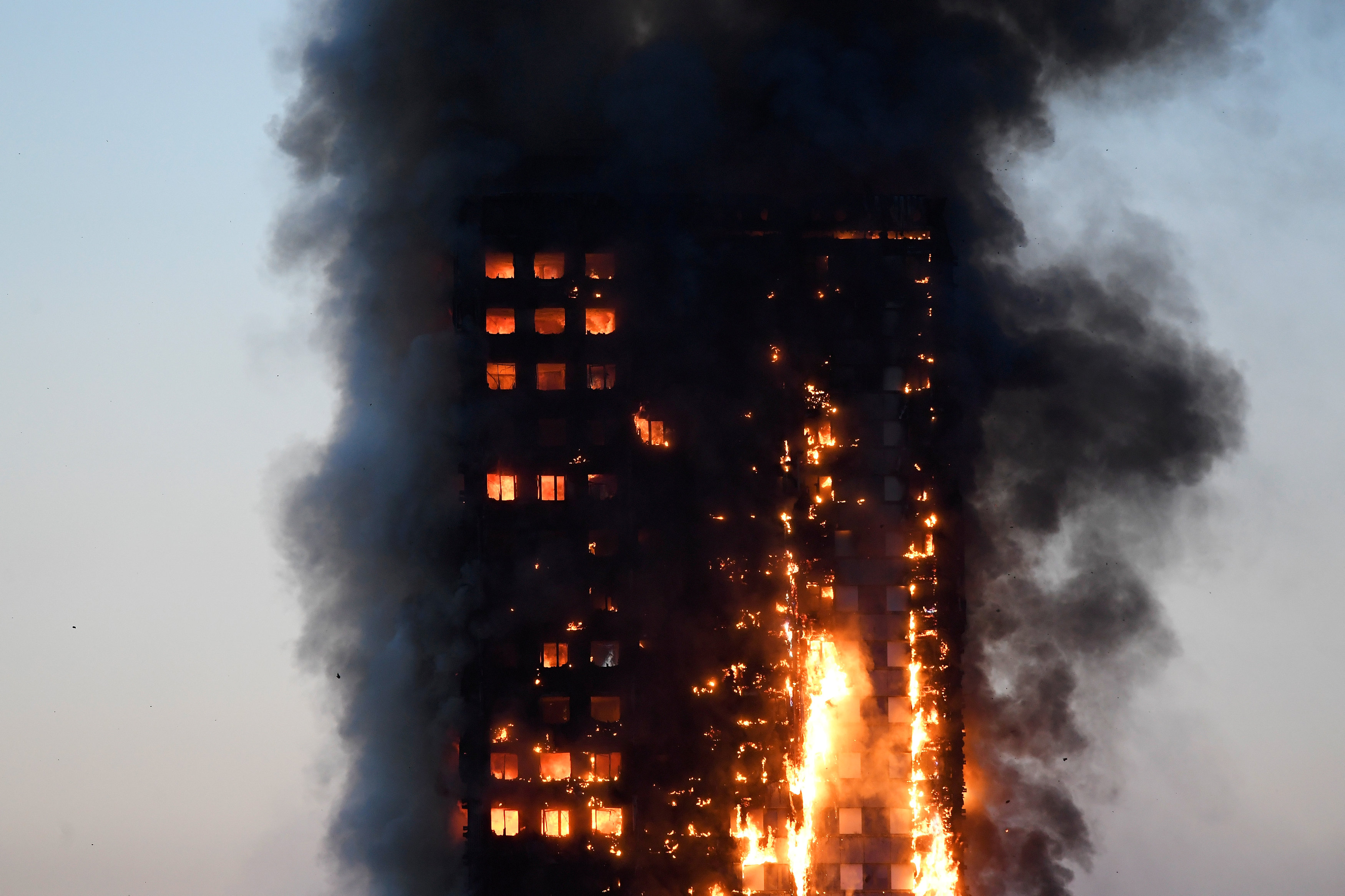 Fire Smoke Disaster London 3500x2334