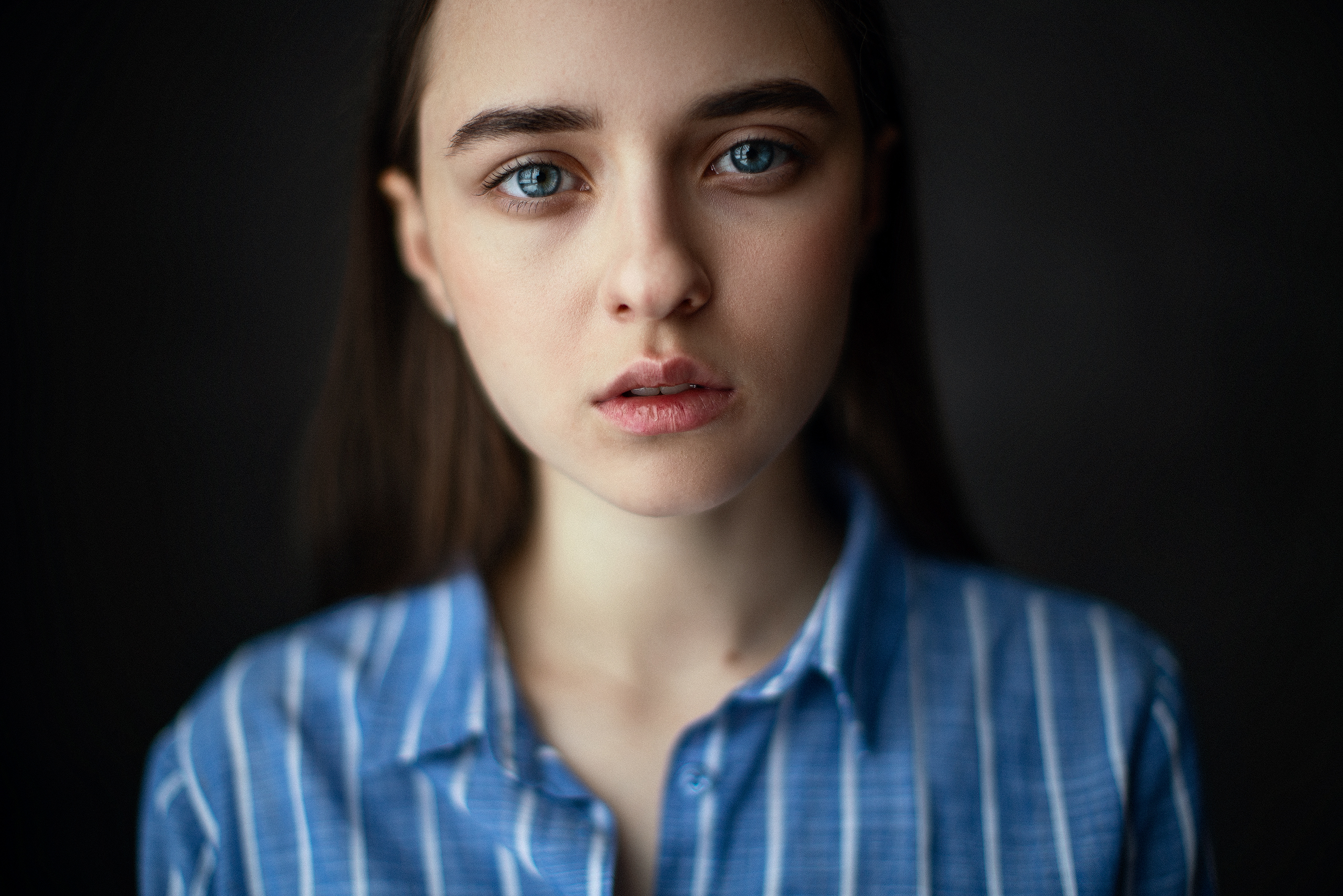 Women Model Portrait Closeup Studio Dark Background Face Bokeh Frontal View Looking At Viewer Blue E 2560x1708