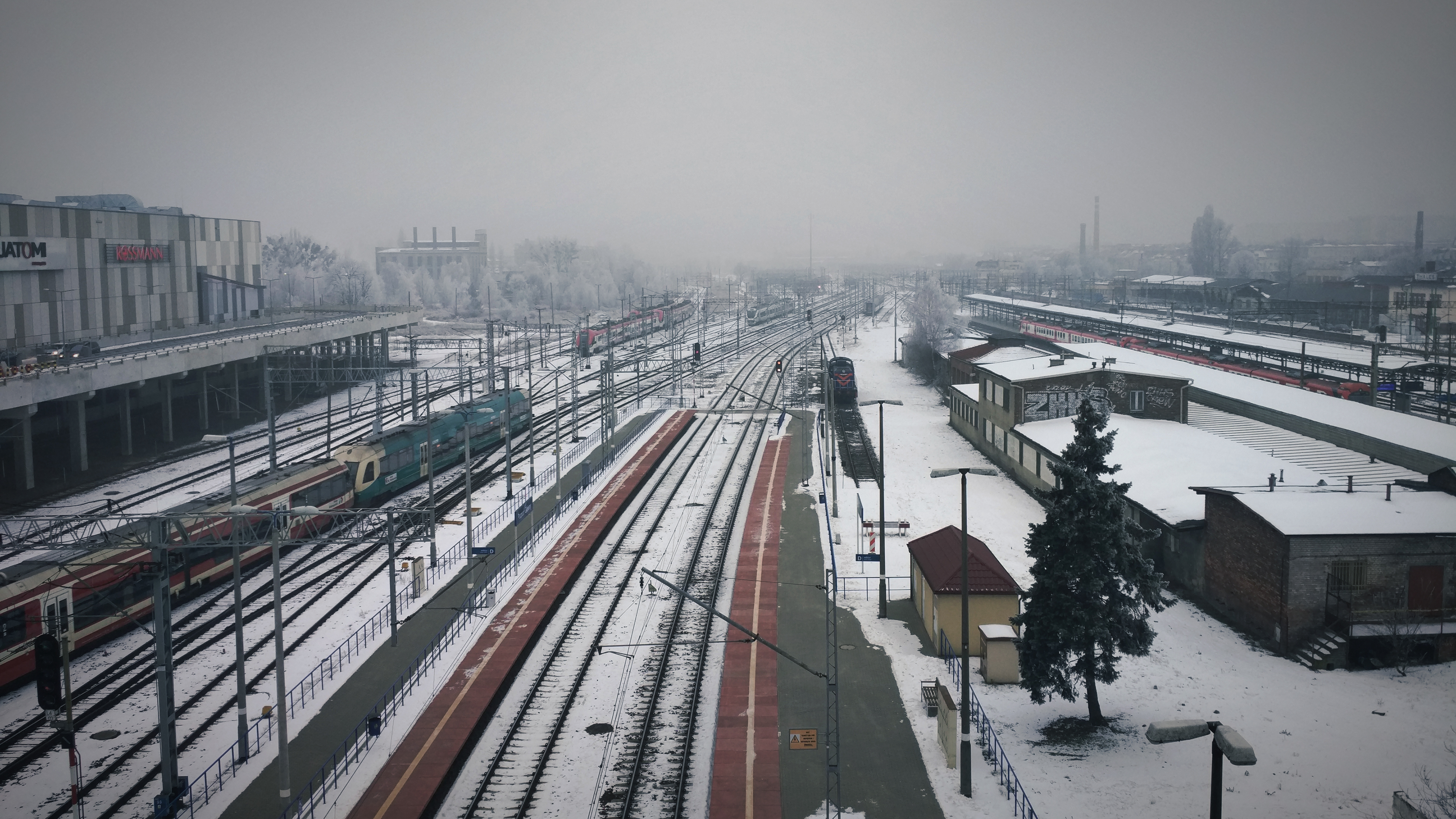 Poland Train Train Station Railway Winter Snow Mist Poznan 3840x2160