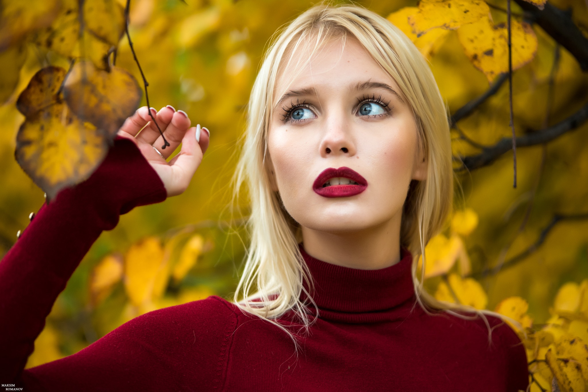 Maksim Romanov Face Red Lipstick Fall Women Portrait Model 500px Leaves Red Sweater Kristina Turtlen 2048x1367