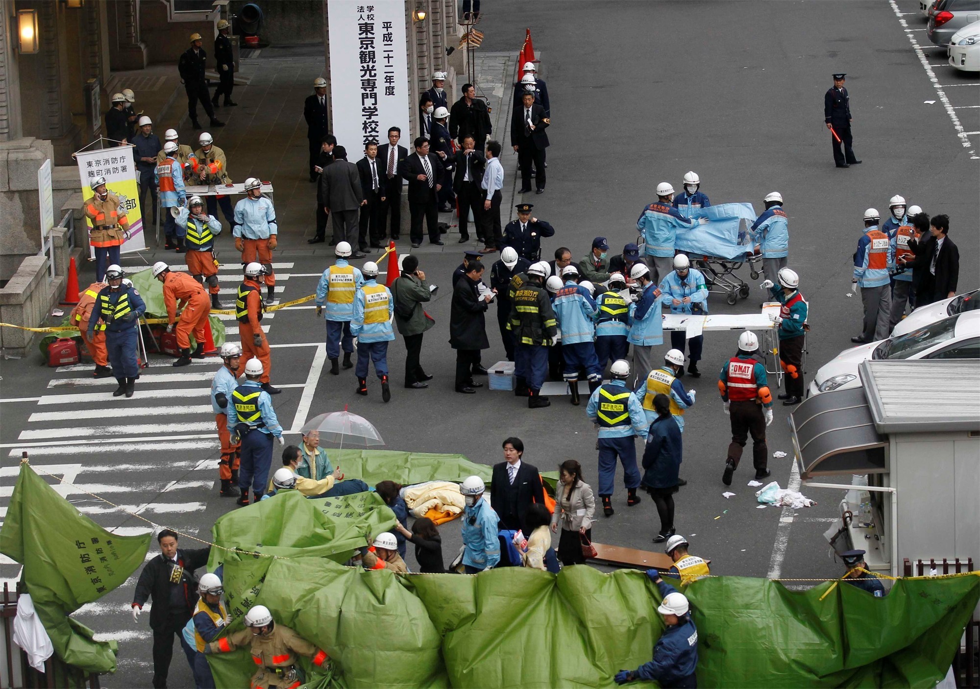 Japan Earthquakes People 2000x1406