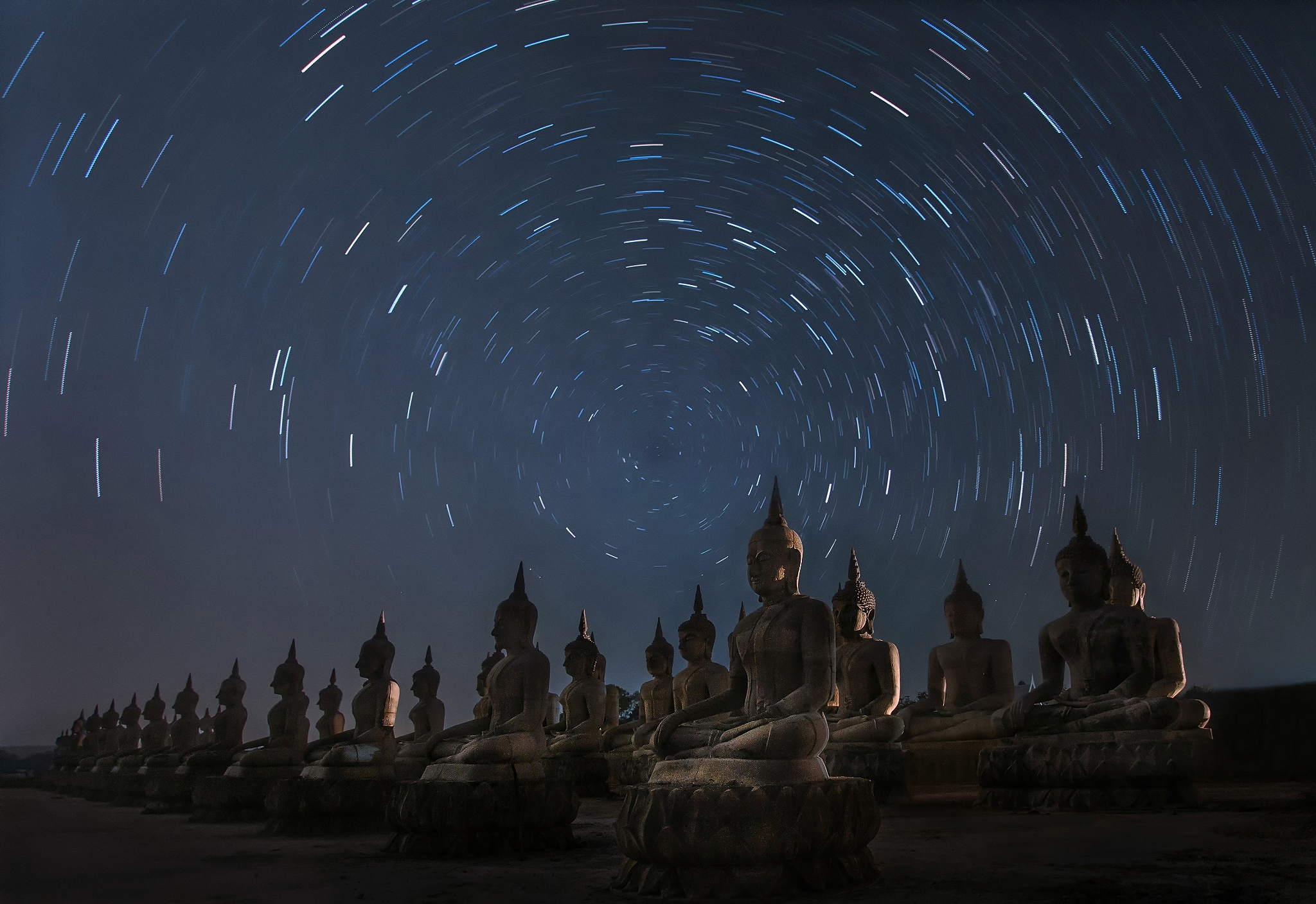 Buddha Statue Night Starry Sky Time Lapse Thailand 2048x1408