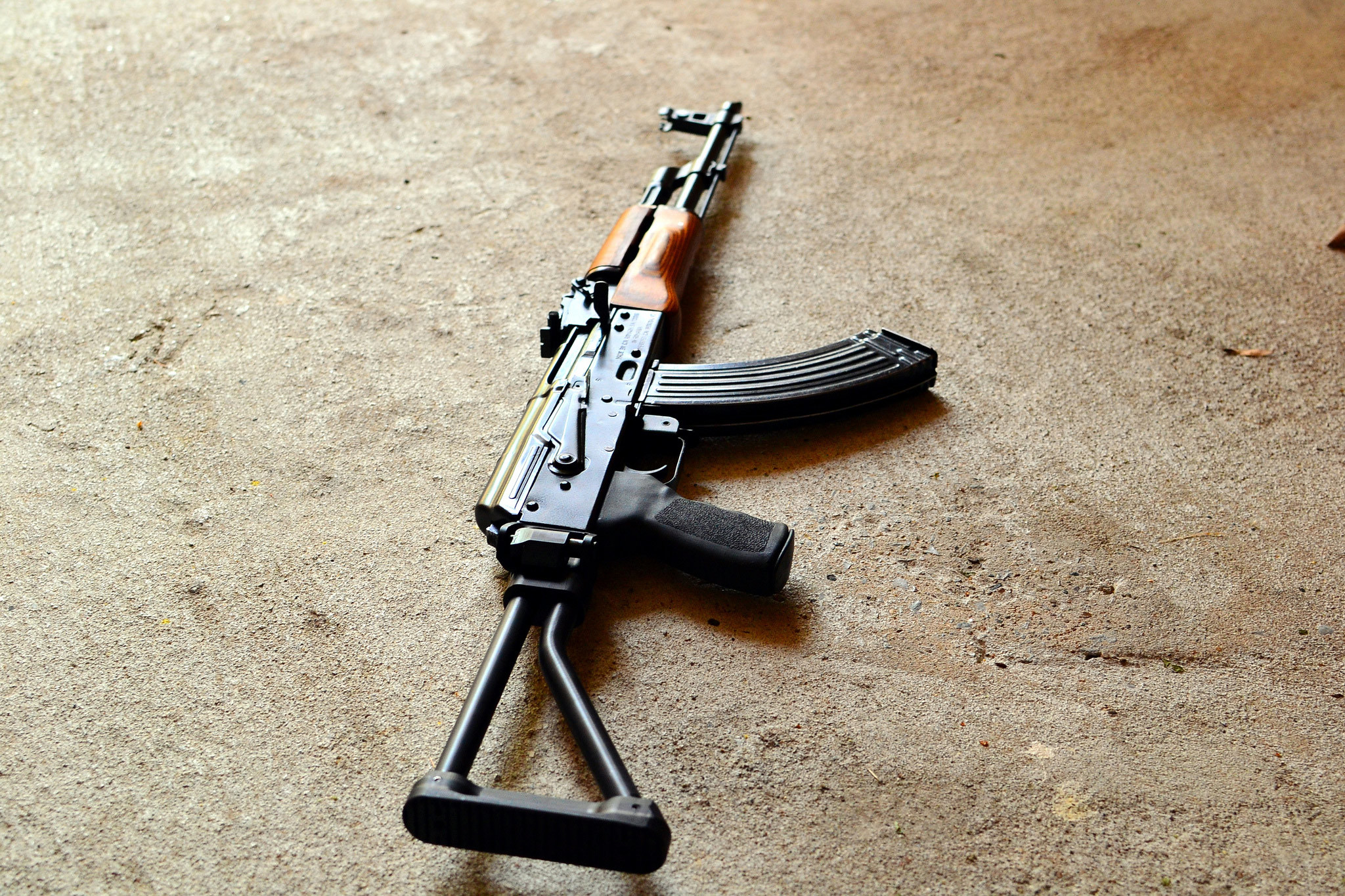 Weapons AK 47 2048x1365