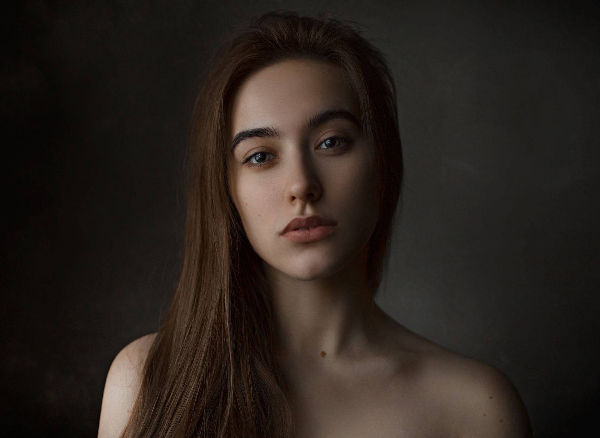 Women Model Brunette Long Hair Looking At Viewer Face Portrait Bare Shoulders Dark Background Indoor 2000x1459