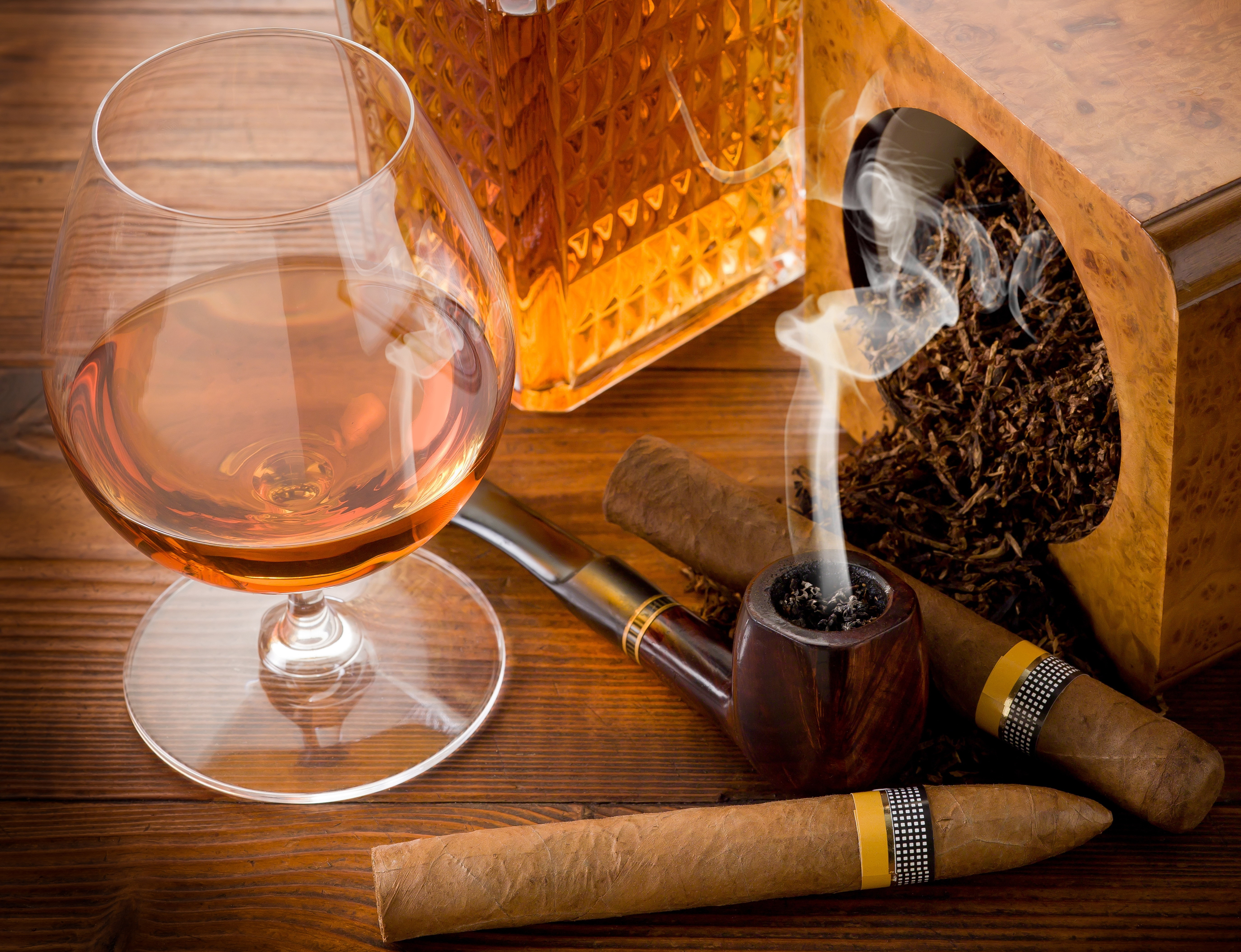 Table Brandy Cigar Smoking Pipe Glass 5500x4218