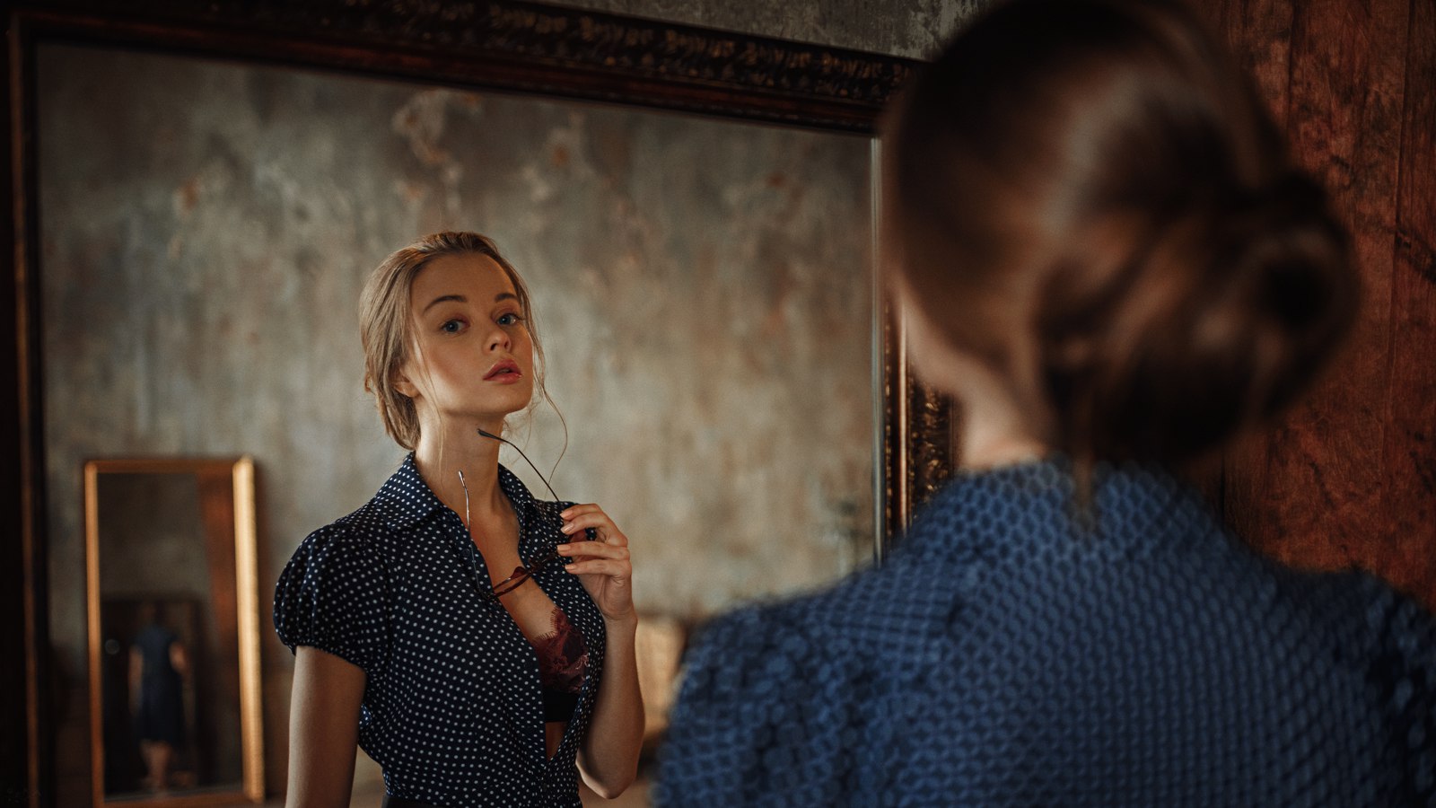 Women Brunette Standing Dress Face Mirror Reflection Glasses Portrait Blue Eyes Maria Zhgenti 1600x900