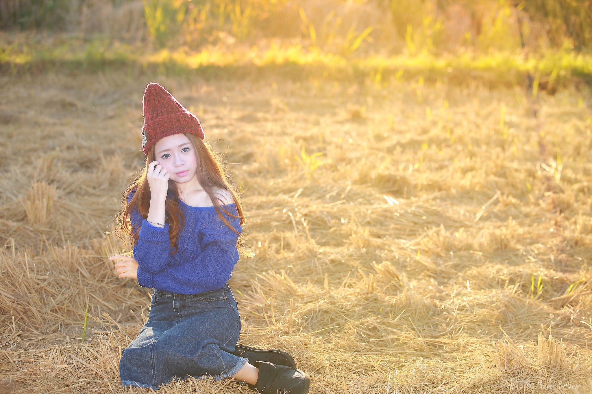 Hat Sunlight Long Hair Knit Hat Sitting Redhead Wavy Hair 2048x1365