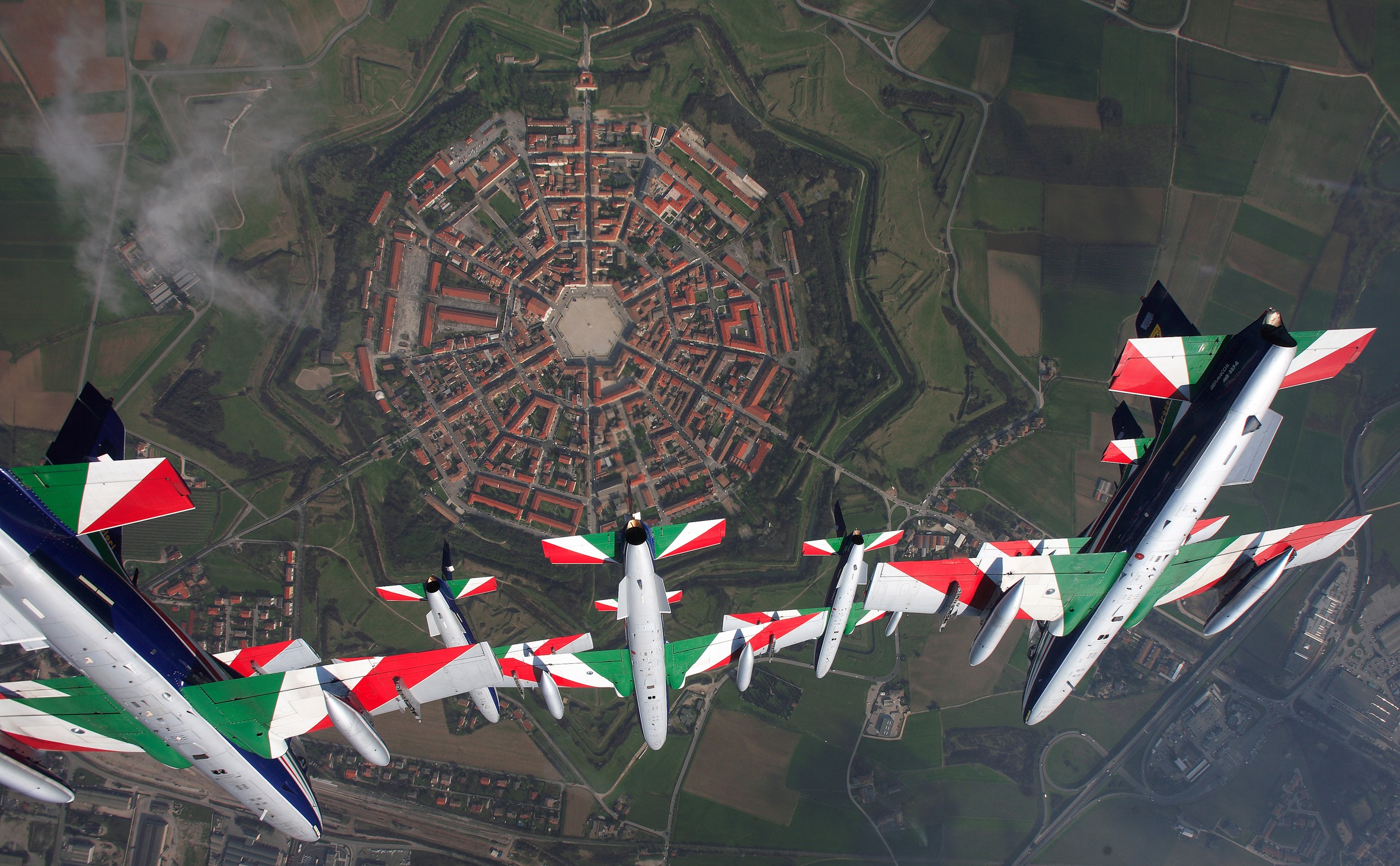 Italy Landscape City House Building Palmanova Air Force Frecce Tricolori 2362x1461