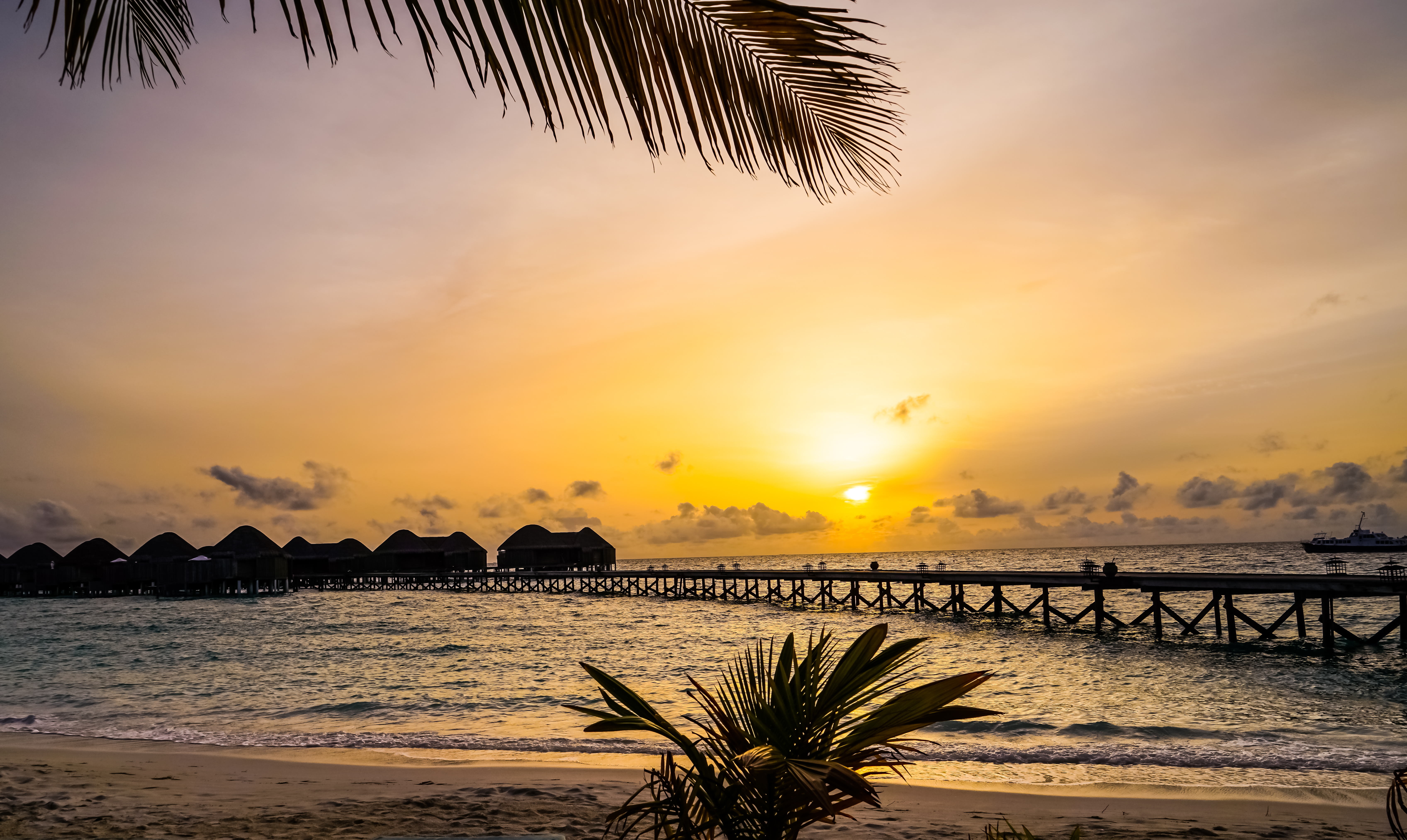 Constance Halaveli Resort Maldives Sunset Resort Holiday Tropics Pier Sun Sky Sea Beach Seascape 6785x4053