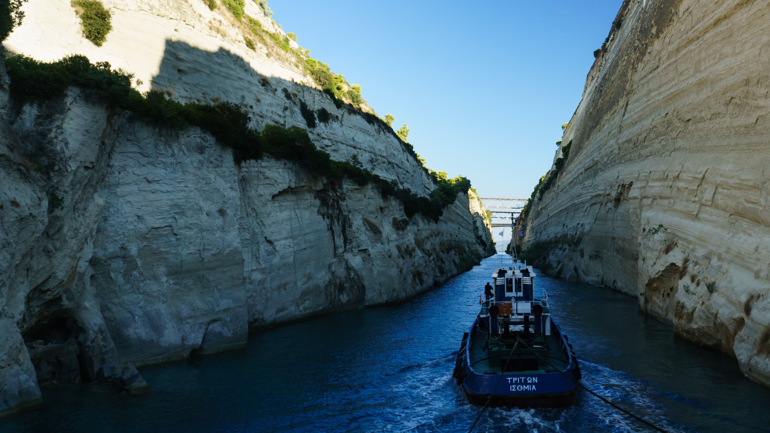 Water Rocks Tug Boats Boat Ship Greece Sky Blue Sand Cliff Corinth Canal 2560x1440