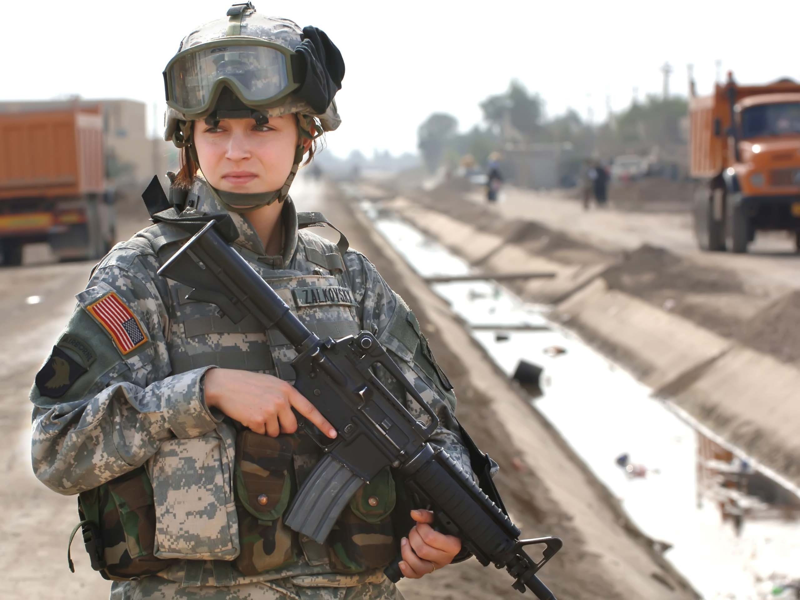 AR 15 Camouflage Uniform Helmet Military Weapon Girls With Guns 2560x1920