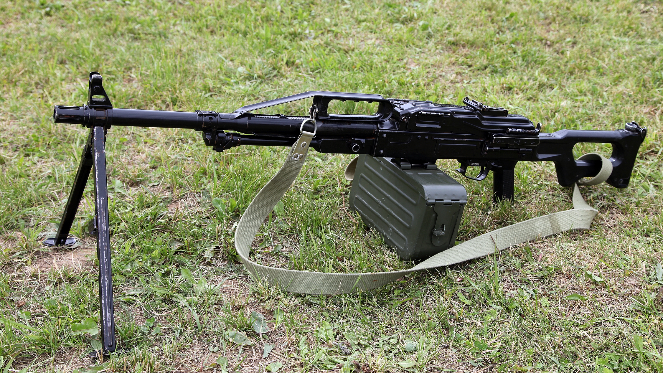 Weapons Machine Gun 2250x1266