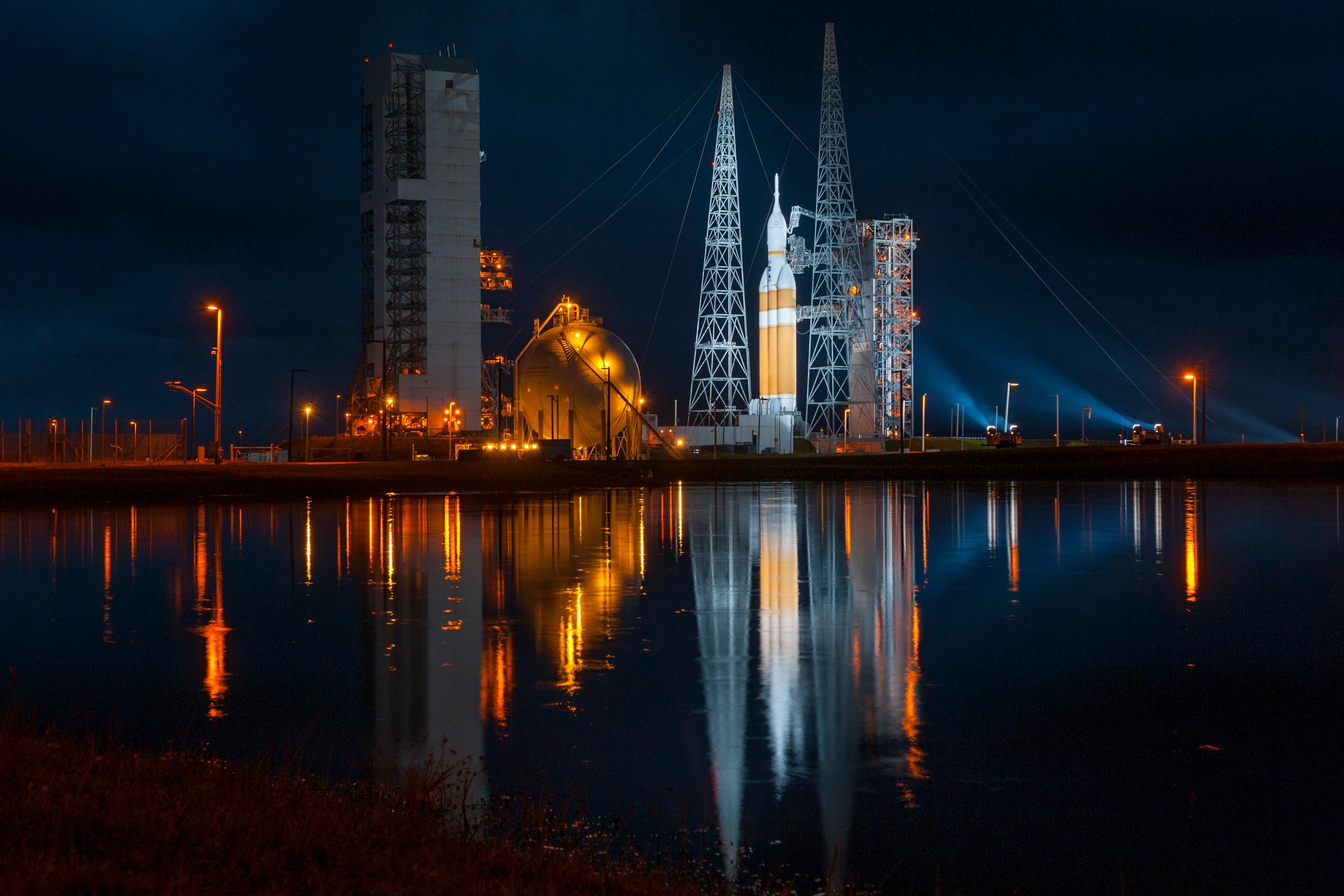 Rocket Launch Space Lake Water Reflection NASA 3845x2563