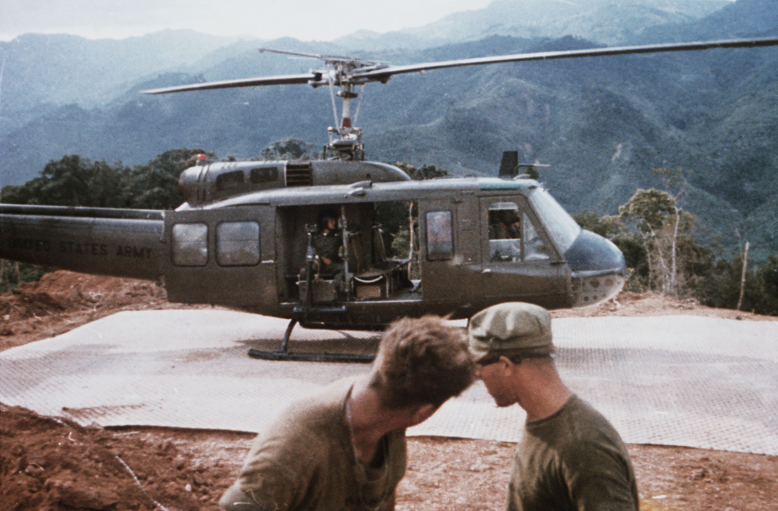 Military Bell UH 1 Iroquois 3000x1969