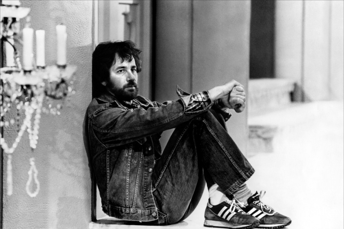 Men Film Directors Steven Spielberg Jeans Monochrome Celebrity Beards Sitting Vintage Jean Jacket On 1200x799