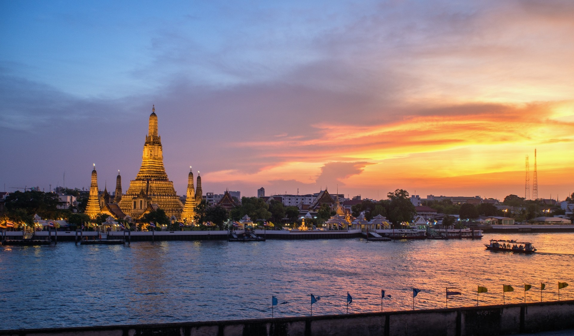 Wat Arun Bangkok Thailand 1920x1125