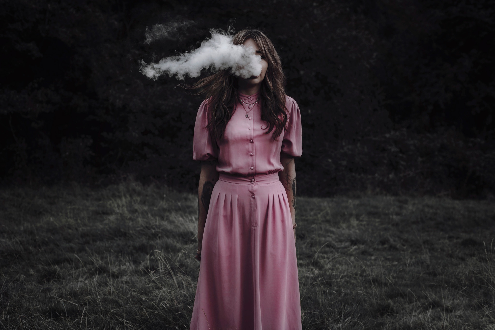 Smoke Dress Dark Women Vape 2048x1367