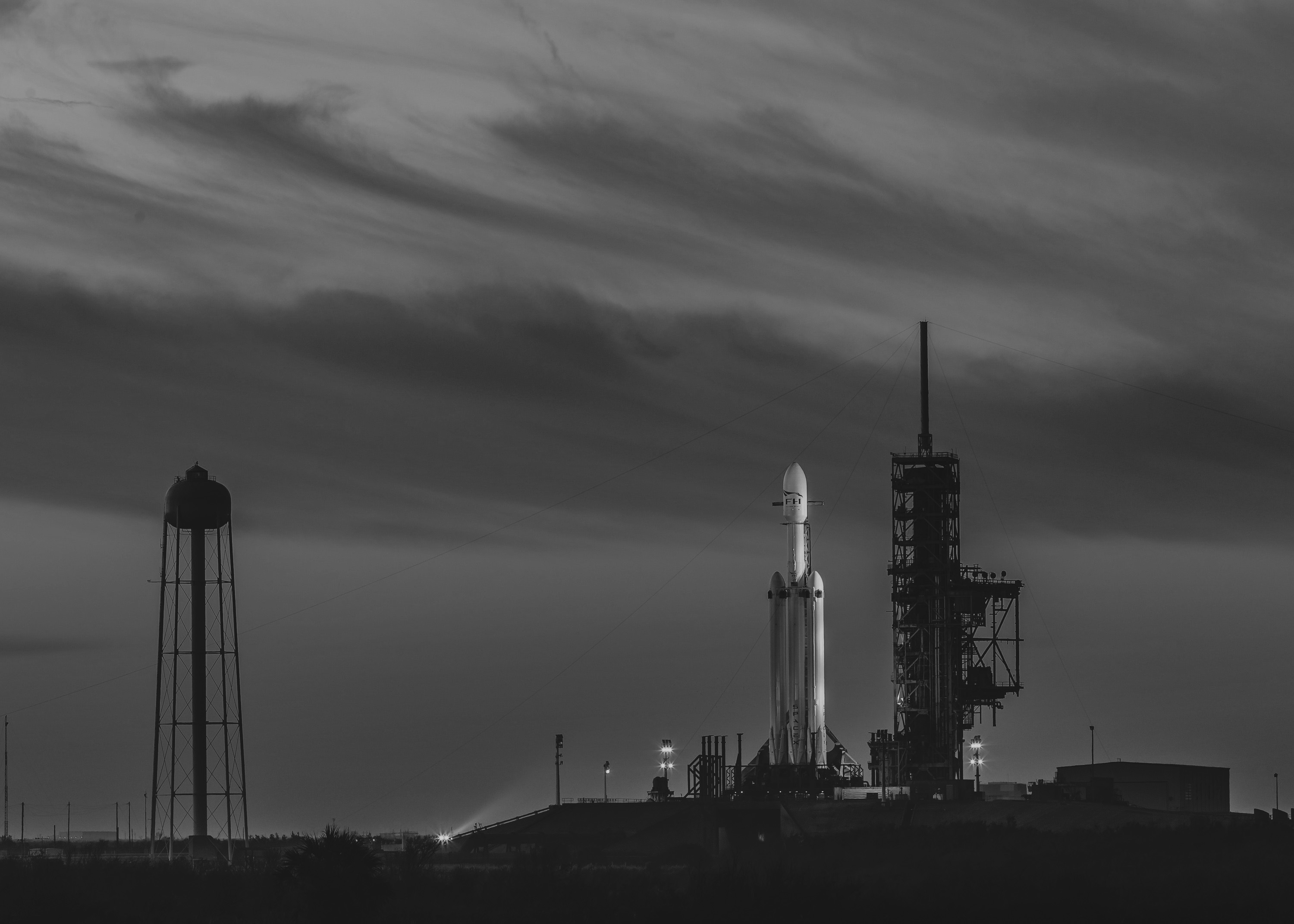 Monochrome Launching SpaceX Falcon Heavy 3000x2143
