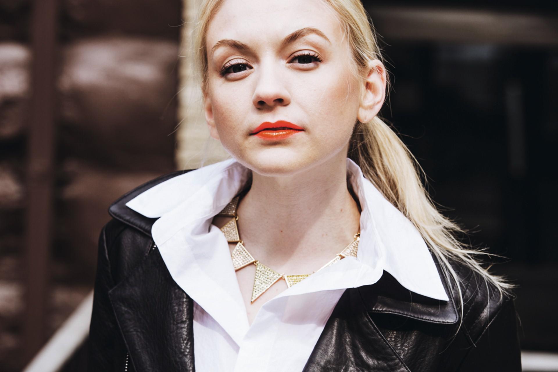 Emily Kinney 1920x1280