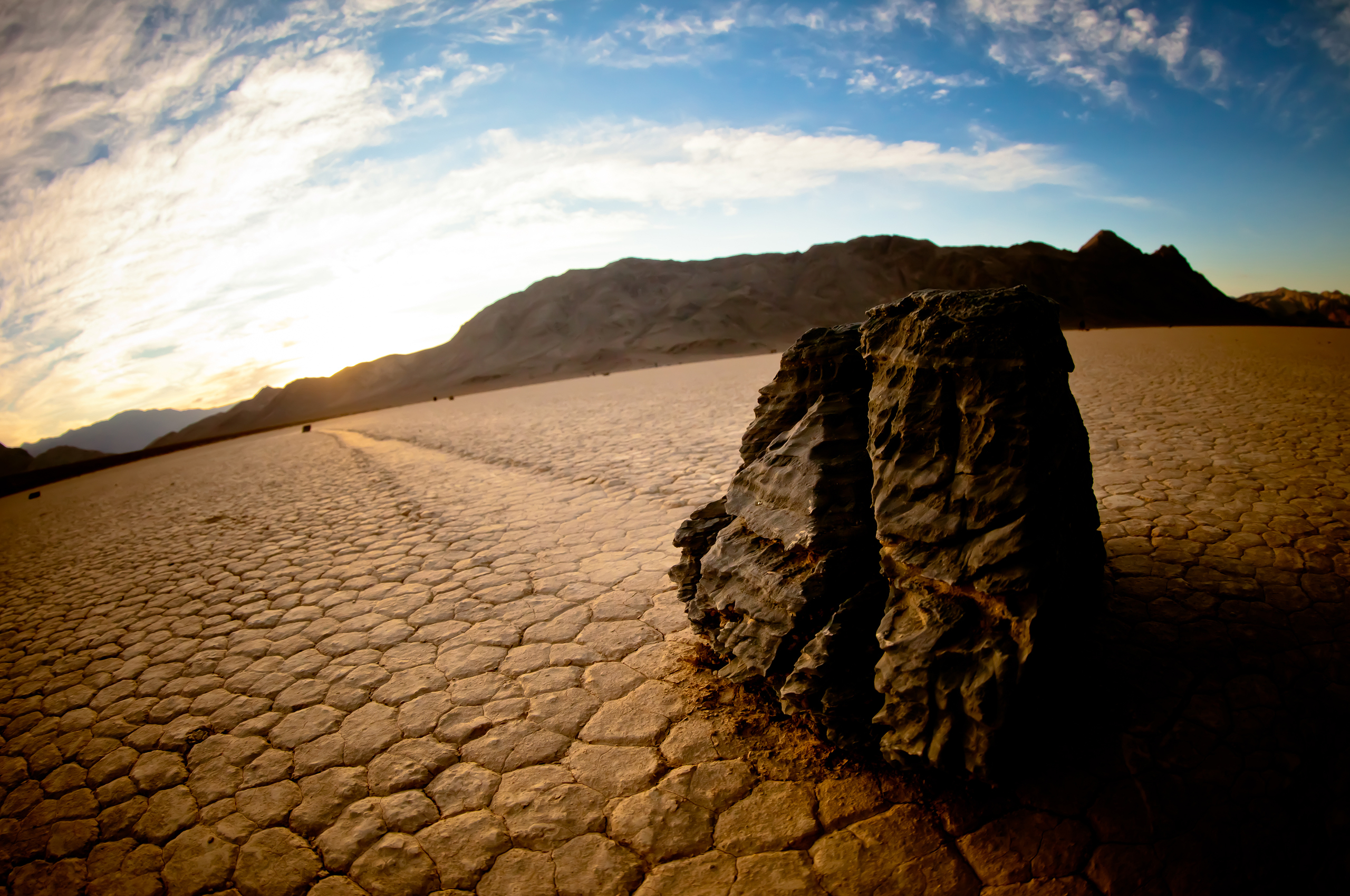 Moving Crawling Sliding Rock Death Valley United States Lake 2560x1700