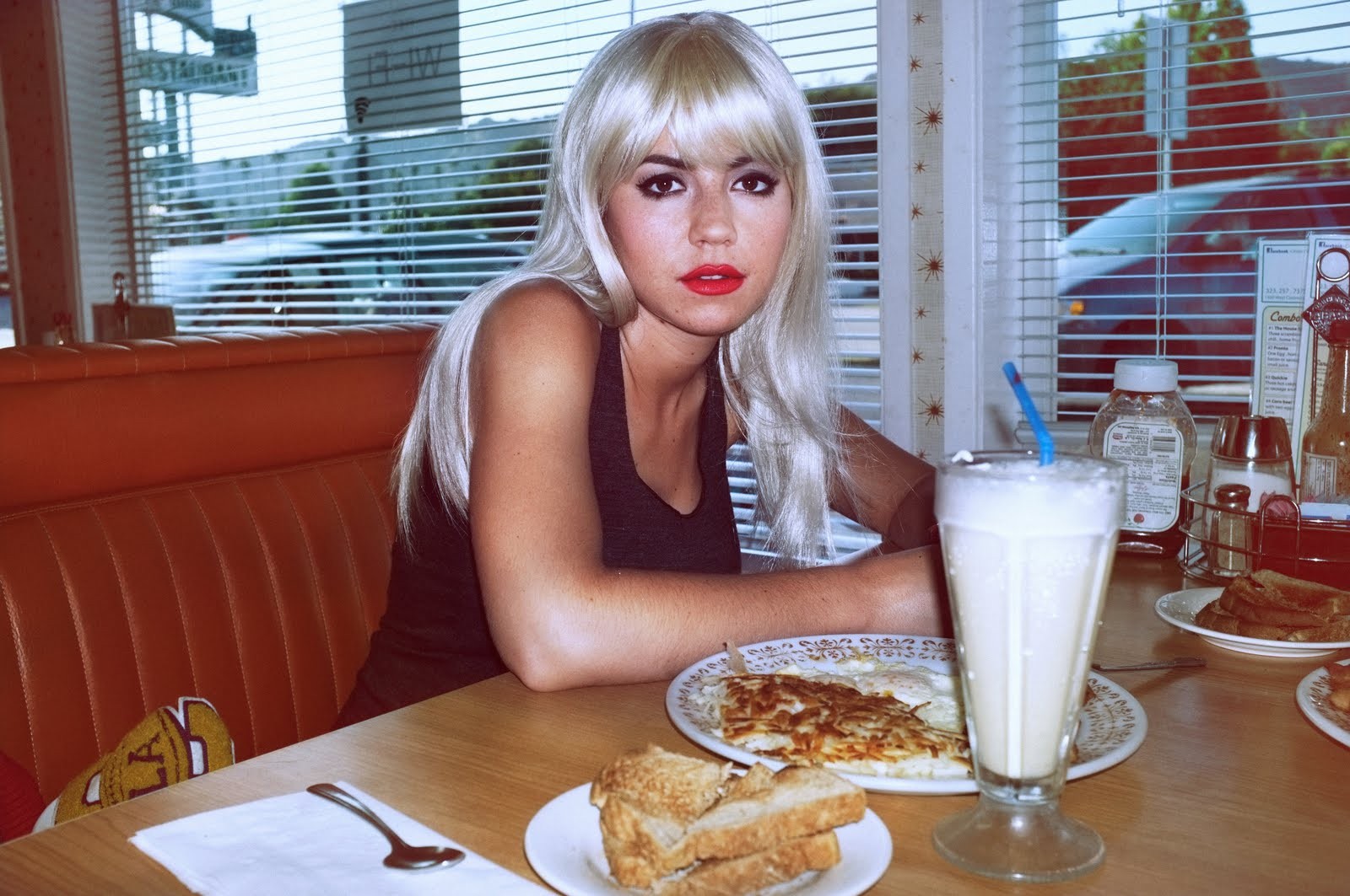 Marina And The Diamonds Women White Hair Red Lipstick Diner 1600x1063