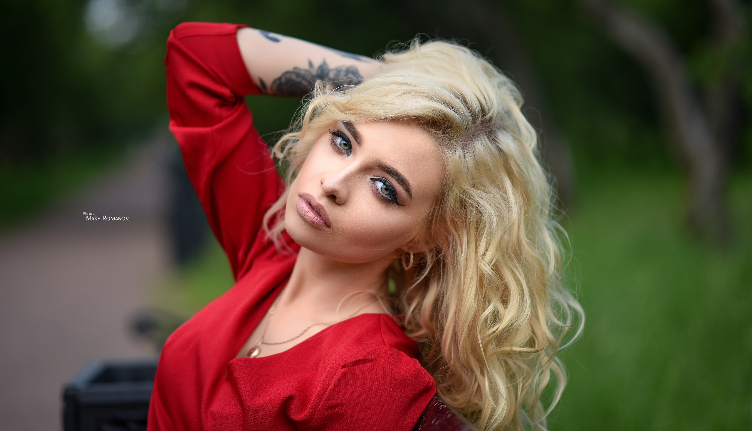 Women Blonde Tattoo Maksim Romanov Depth Of Field Women Outdoors Necklace Red Shirt Wallpaper 