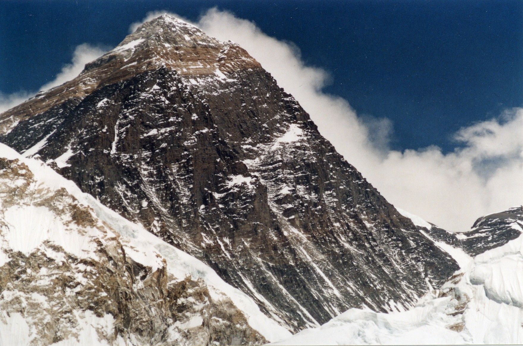 Earth Mount Everest 1759x1163