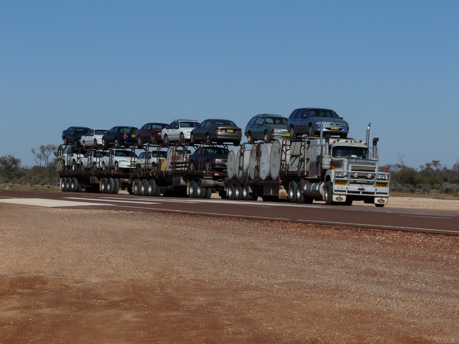 Vehicles Mack Trucks 1600x1200