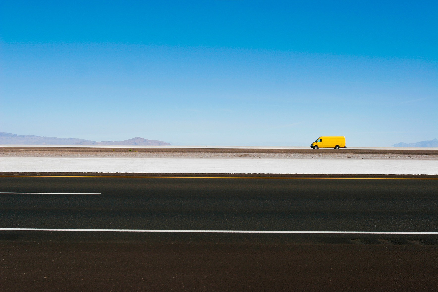 Car Road Lines Minimalism Hills Sand Simple Clear Sky Yellow Vans Yellow Cars Blue 1768x1179