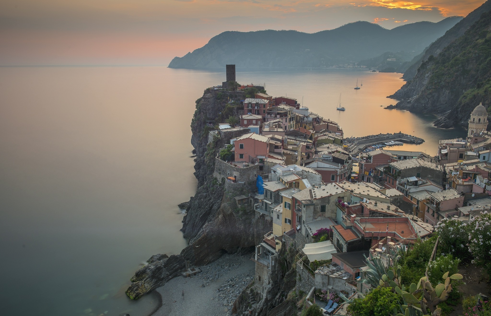 Vernazza Cinque Terre Liguria Italy 2048x1320