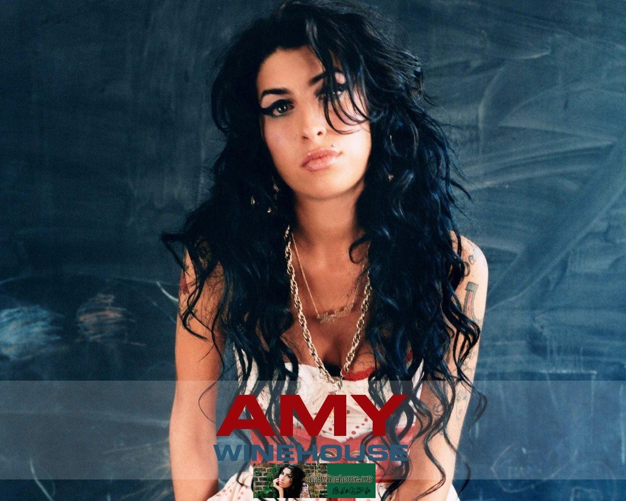 Amy Winehouse Women Singer Black Hair Piercing Hair In Face Tattoo 1280x1024