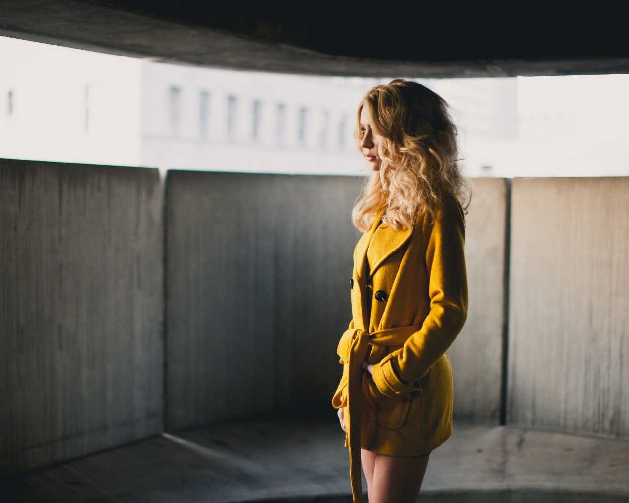 Women Long Hair Coats Yellow Coats Blonde Looking Into The Distance Hands In Pockets Standing 1280x1024