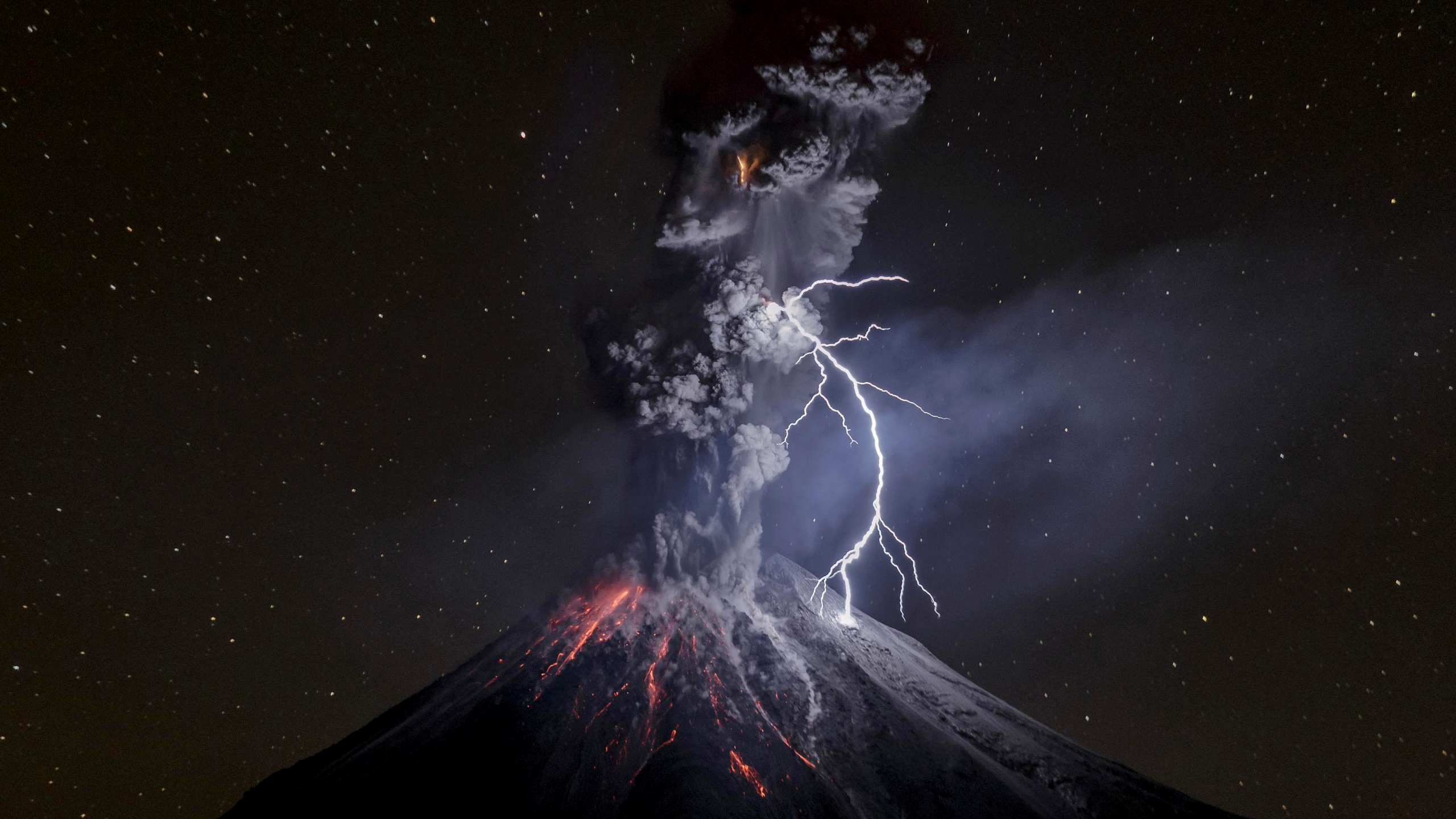 Volcanic Eruption Lightning Nature 2560x1440