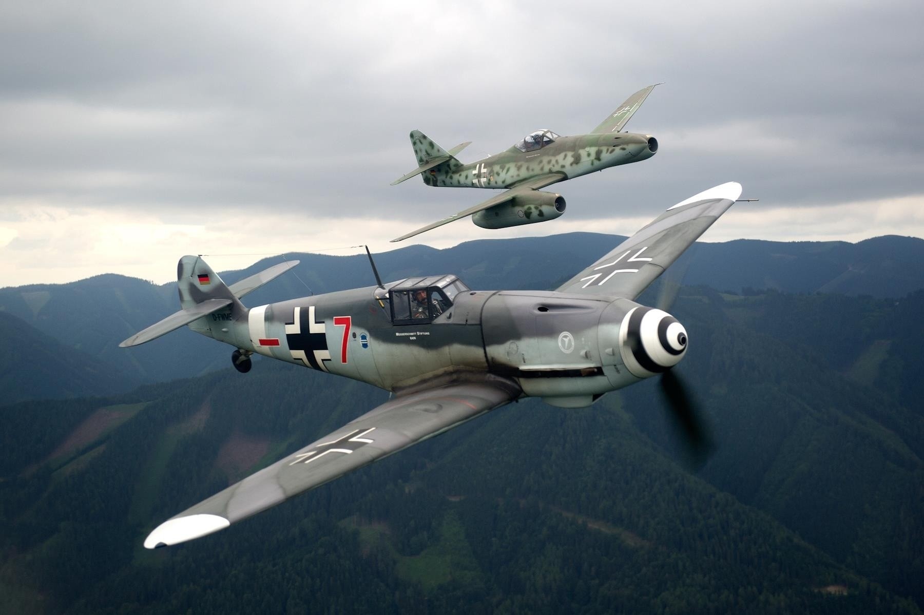 World War Ii Military Aircraft Aircraft World War Ii Messerschmidt Bf109 Me262 Messerschmitt Militar 1800x1198