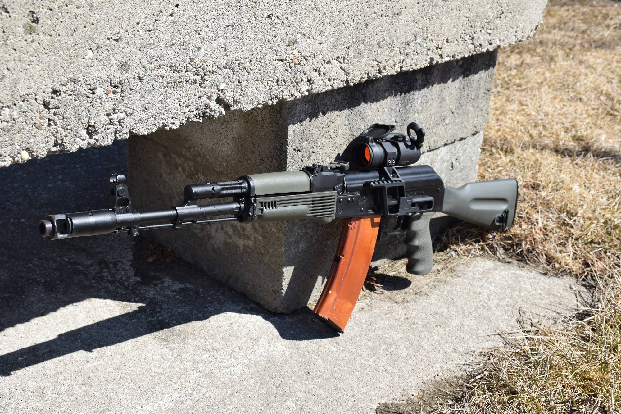 Weapons AK 47 2000x1333