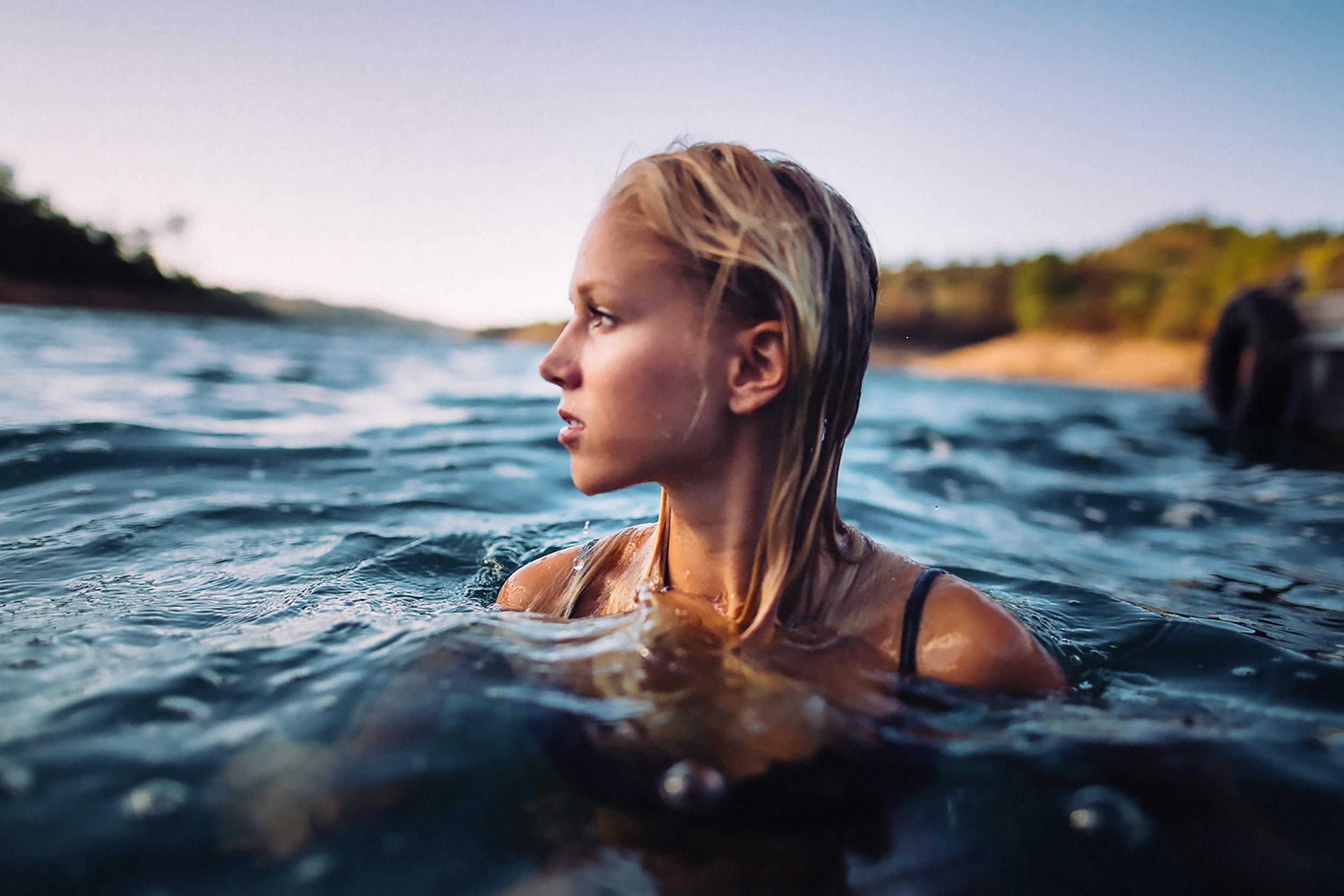 Women Model Andre Josselin Blonde Swimming Water Looking Away Women Outdoors 2500x1667