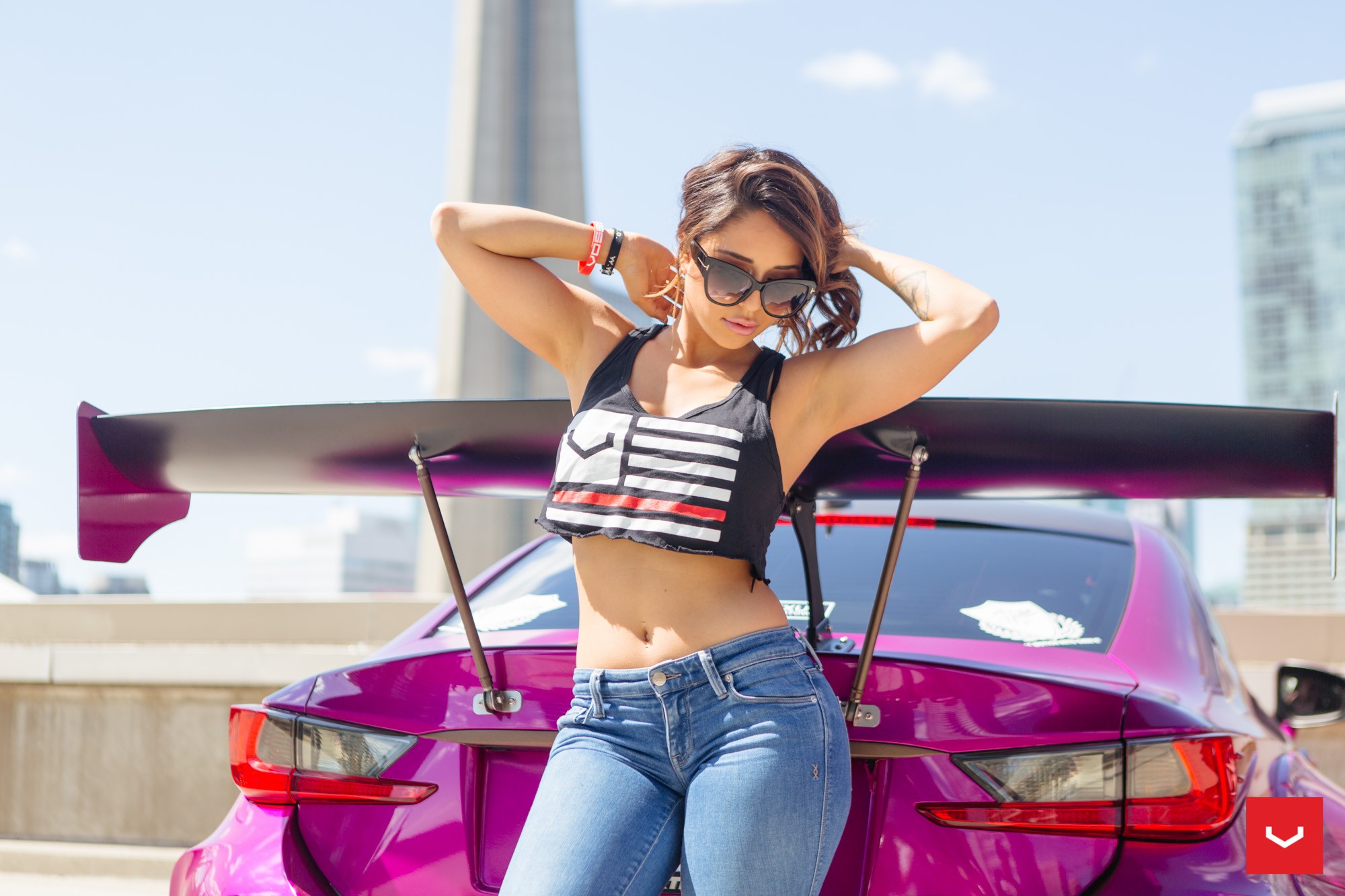 Tianna Gregory Women Model Brunette Women Outdoors Car T Shirt Pants Jeans Urban City Hands On Head  2000x1333