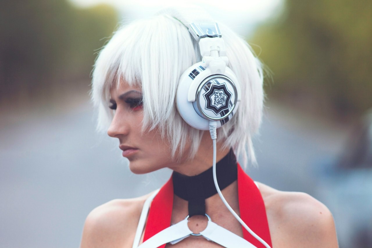 Julia Vlasova Cosplay Women Costumes White Hair Ash Blonde Face Headphones 1280x853