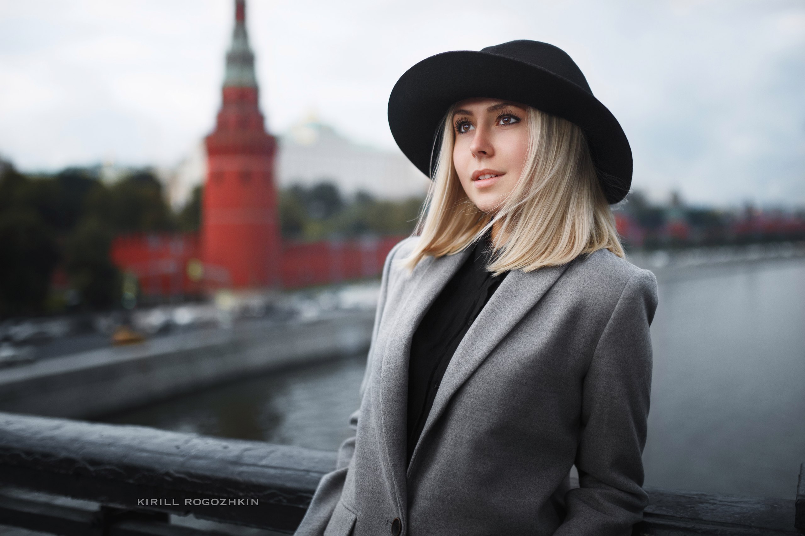 Women Model Kirill Rogozhkin Cityscape Hat Women Outdoors Blonde Grey Coat Coats Moscow Kremlin Blac 2560x1707