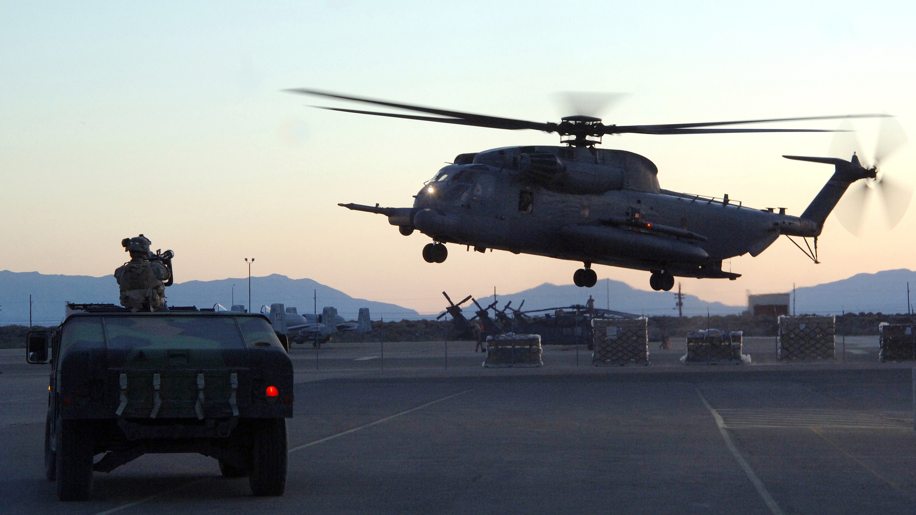 Military Sikorsky MH 53 3200x1799