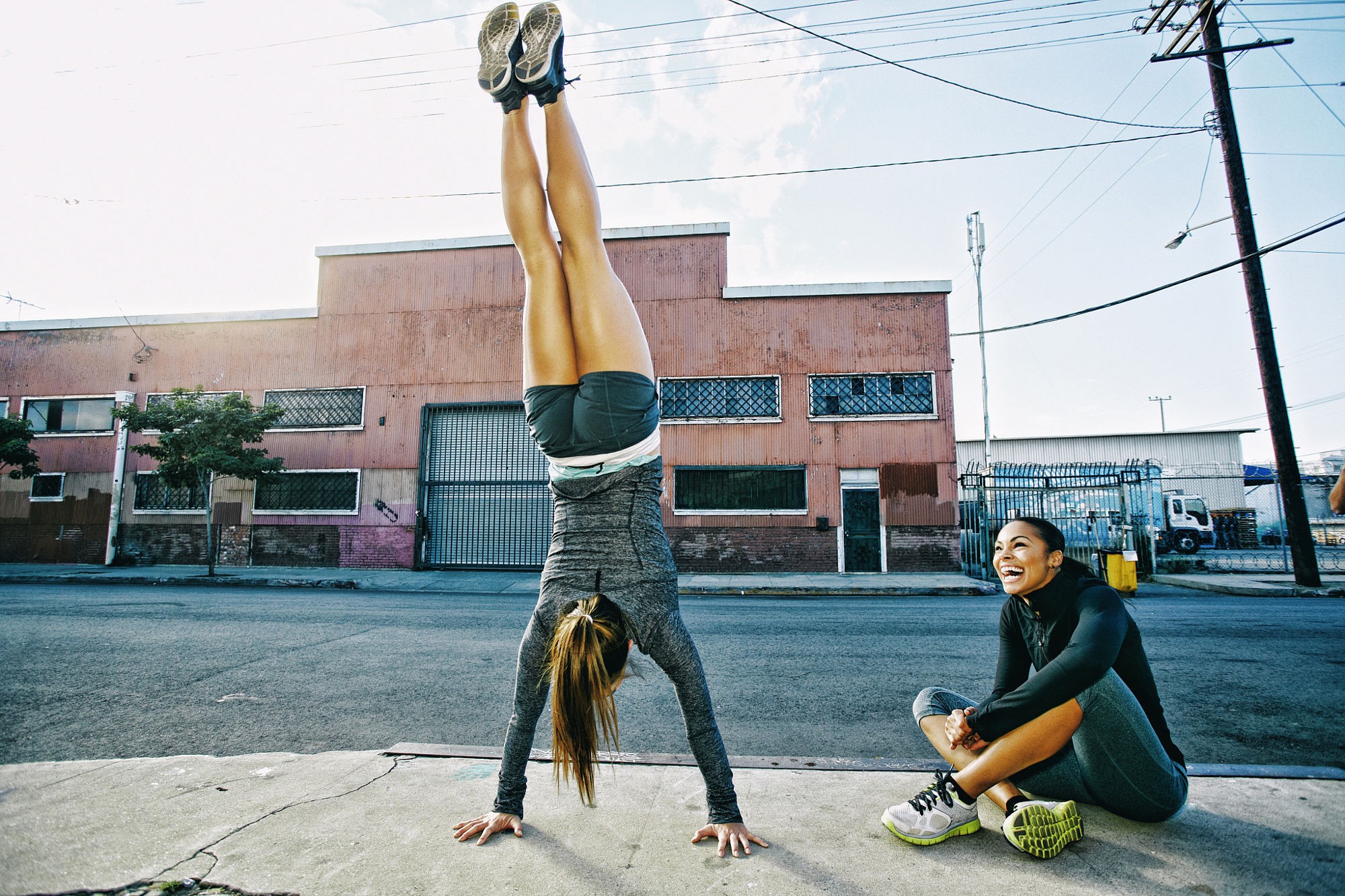 Athletes Working Out Street Women Handstand 2000x1333