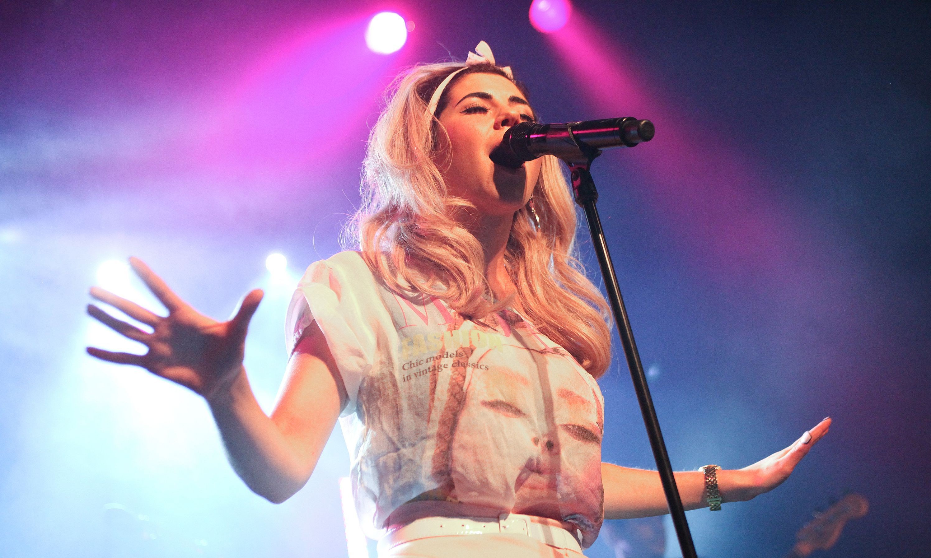 Marina And The Diamonds Women Hair Bows Blond Hair Singing 2992x1794