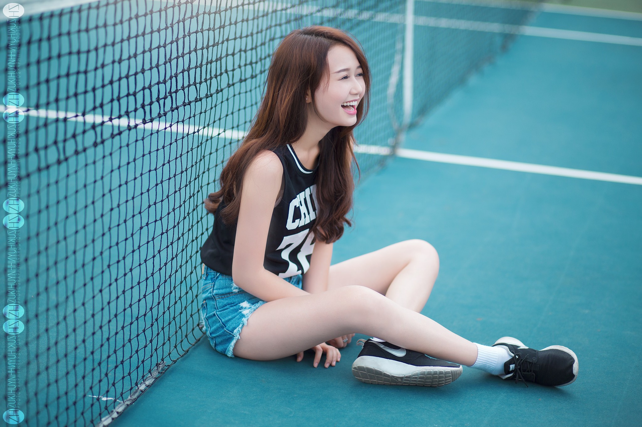 Laughing Sitting Tennis Courts Long Hair Shoes Model Blue 2048x1365