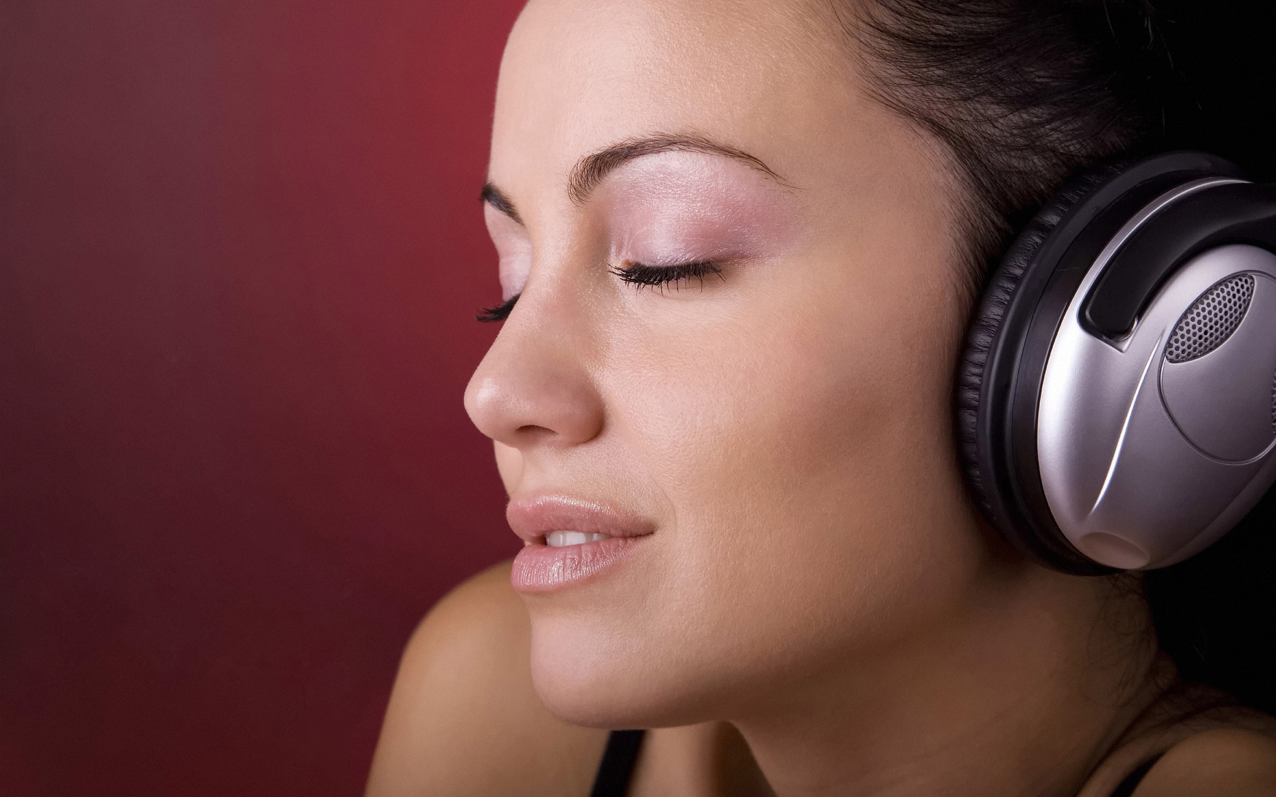 Women Headphones Closed Eyes Enjoying Smiling Face Brunette 2560x1600