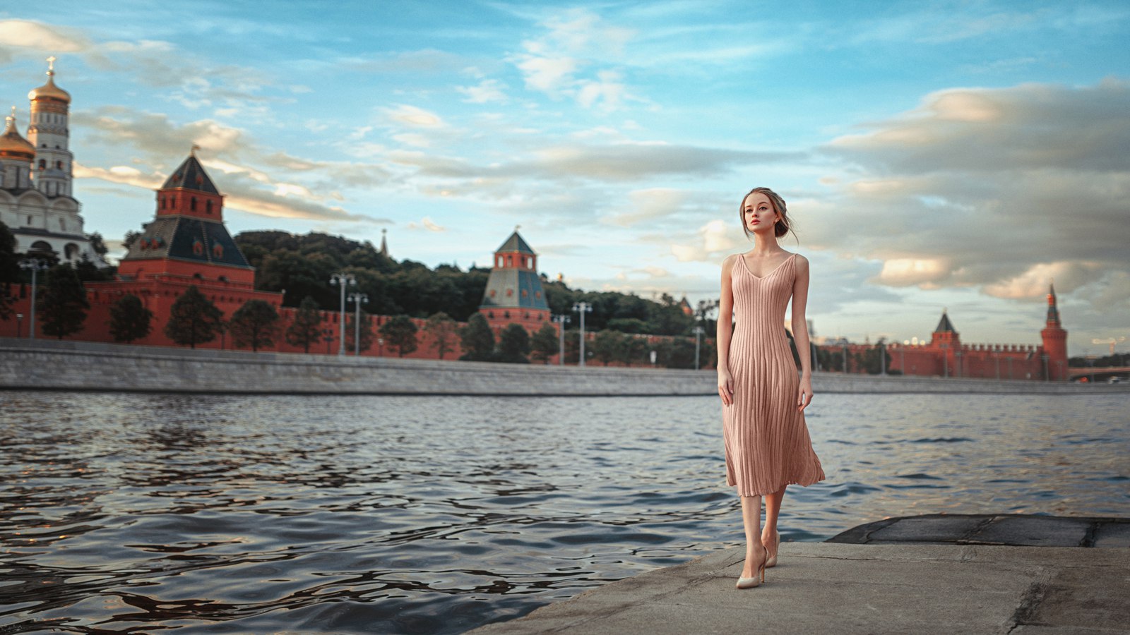 Women Blonde Model Maria Zhgenti Moscow River Photography City Russian Women Women Outdoors 1600x900
