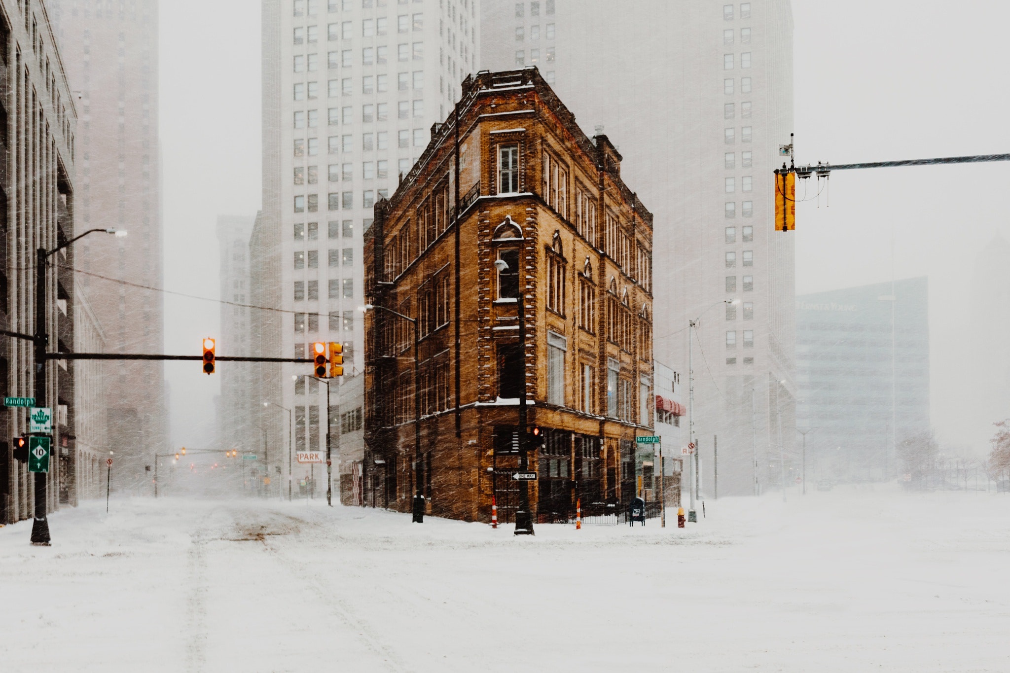 Detroit USA City Building Winter Snow Snowfall Street 2048x1365