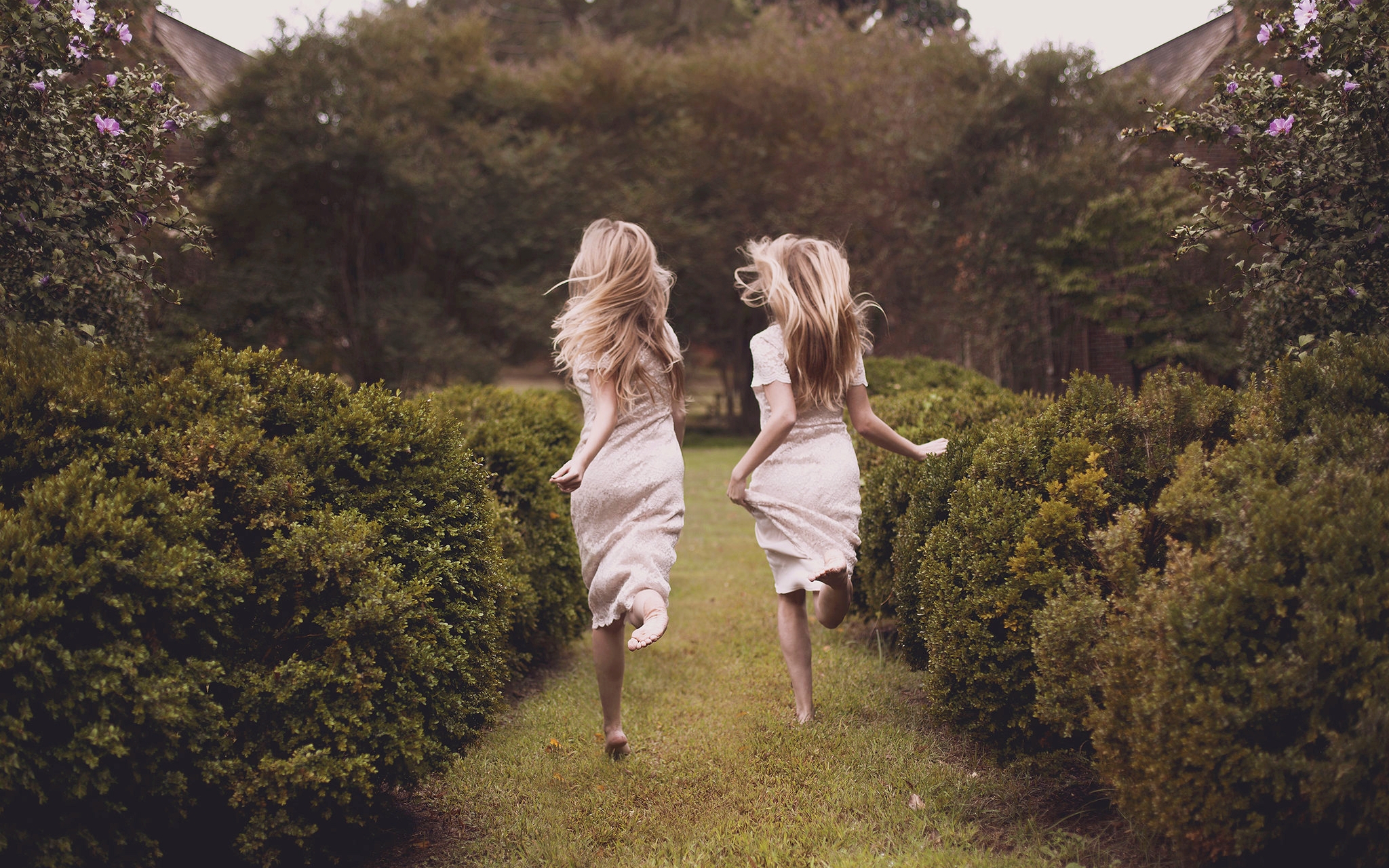 Women Shrubbery Shrubs Running Twins Blonde Barefoot Women Outdoors 2048x1280